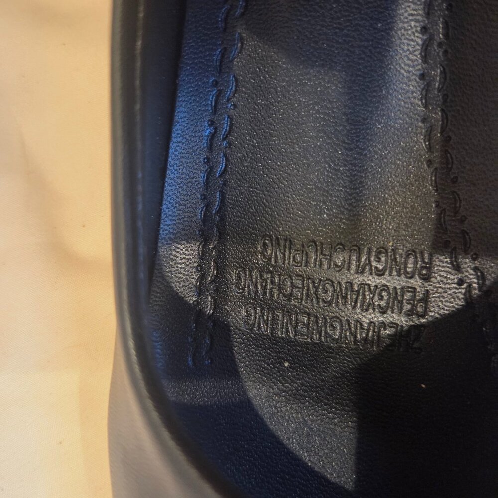 Black Court Shoes. - Picture 6 of 8